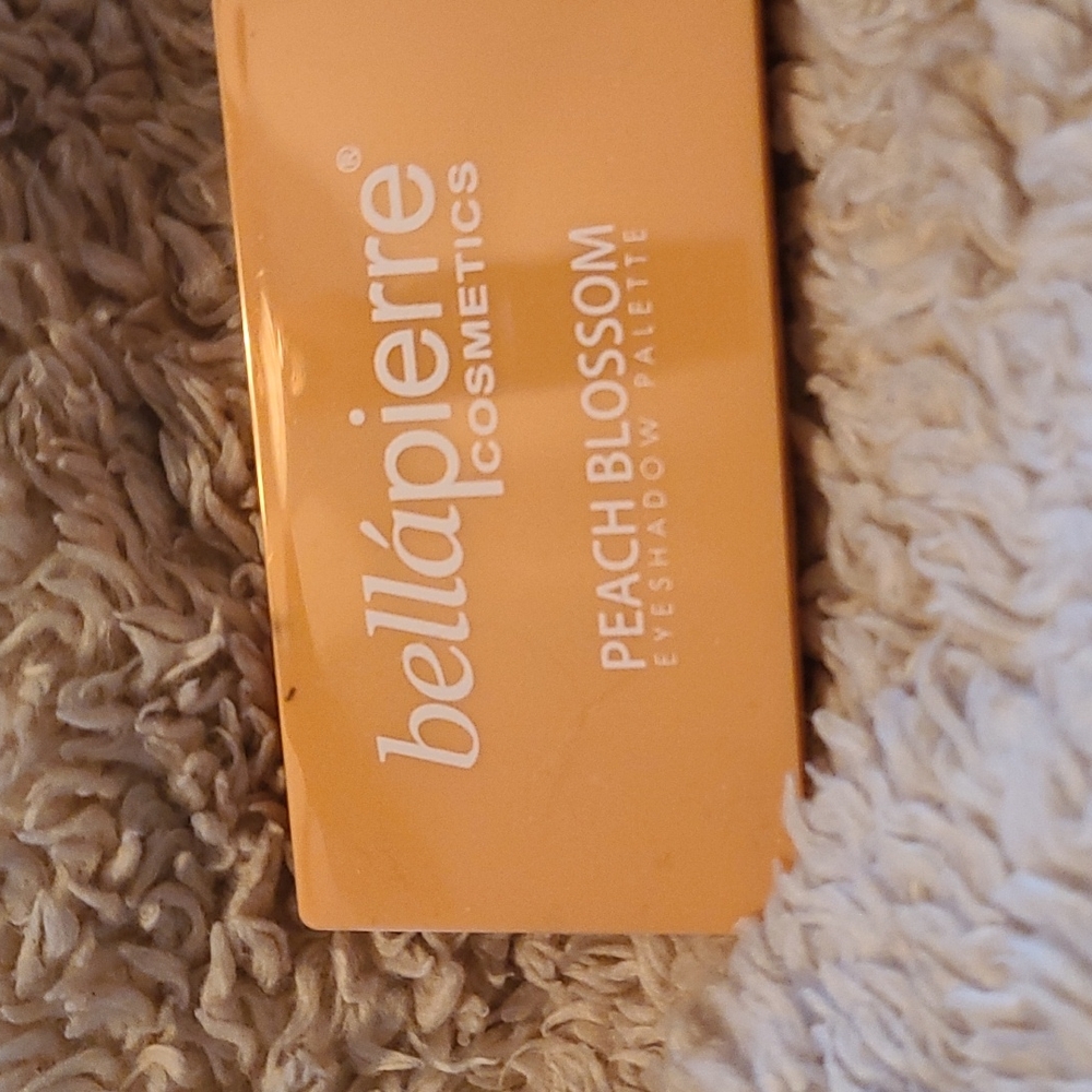 Bellapierre eyeshadow pallet in peach blossom